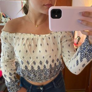 Off shoulder Cropped pattern shirt